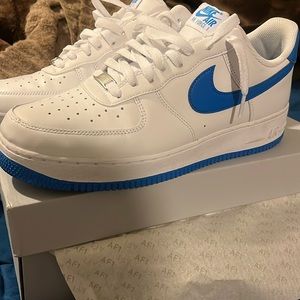 Nike Air Force 1 '07
Men's Shoes